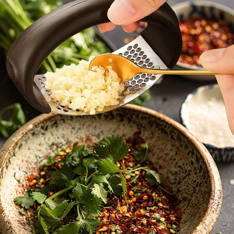 Stainless Steel Garlic Press - Effortless Squeeze, Dishwasher Safe & Rust-Proof, Perfect for Garlic, Ginger, and Purees with No-Peel Design